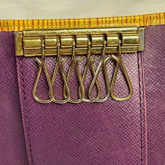 LOUIS VUITTON epi leather 6 key holder in mustard - Picture 9 of 15